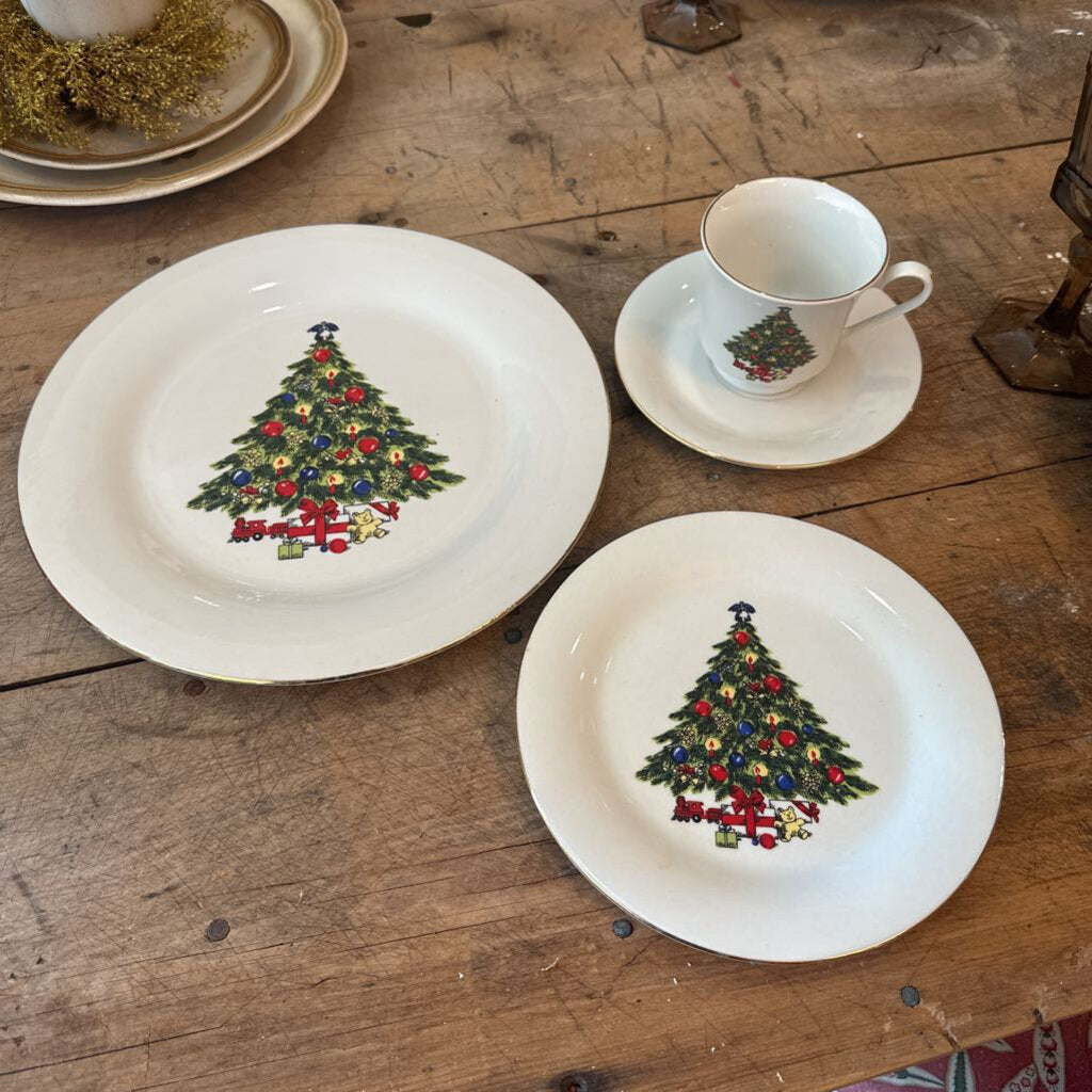 CHRISTMAS CHINA DINNER SET