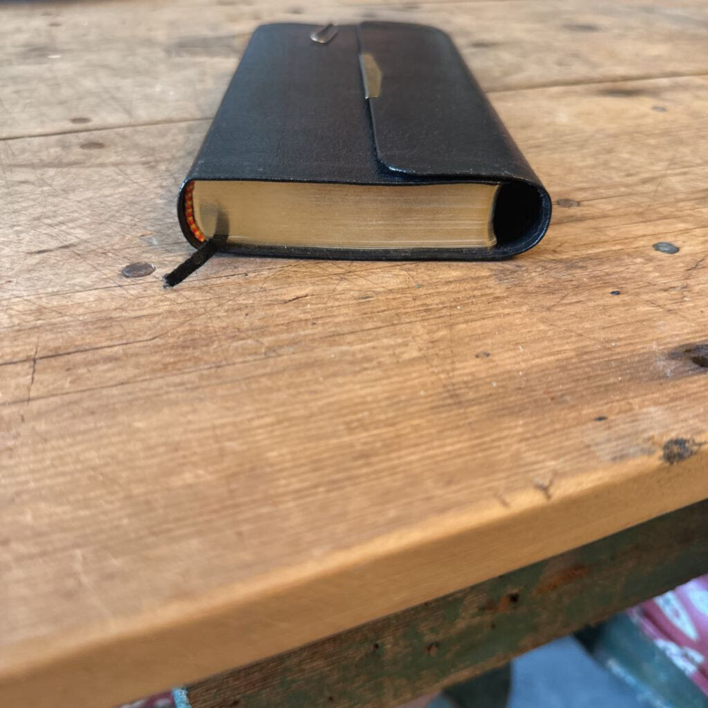 BONDED LEATHER SNAP CLOSE BIBLE