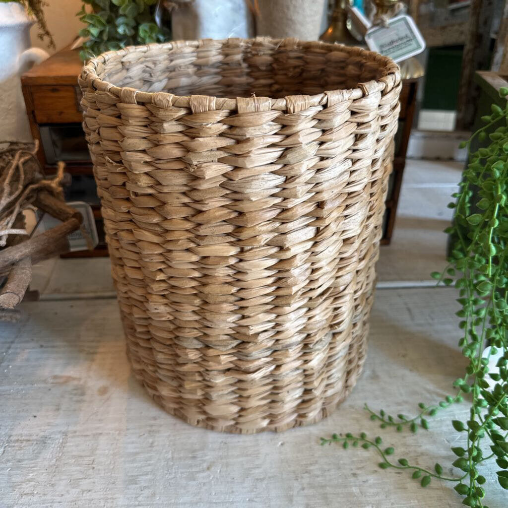RATTAN BASKET WITH PLASTIC LINER