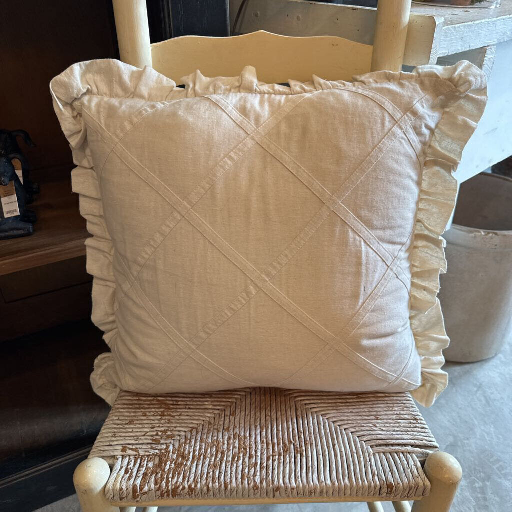 BASKET WEAVE PATTERN PILLOW WITH RUFFLE