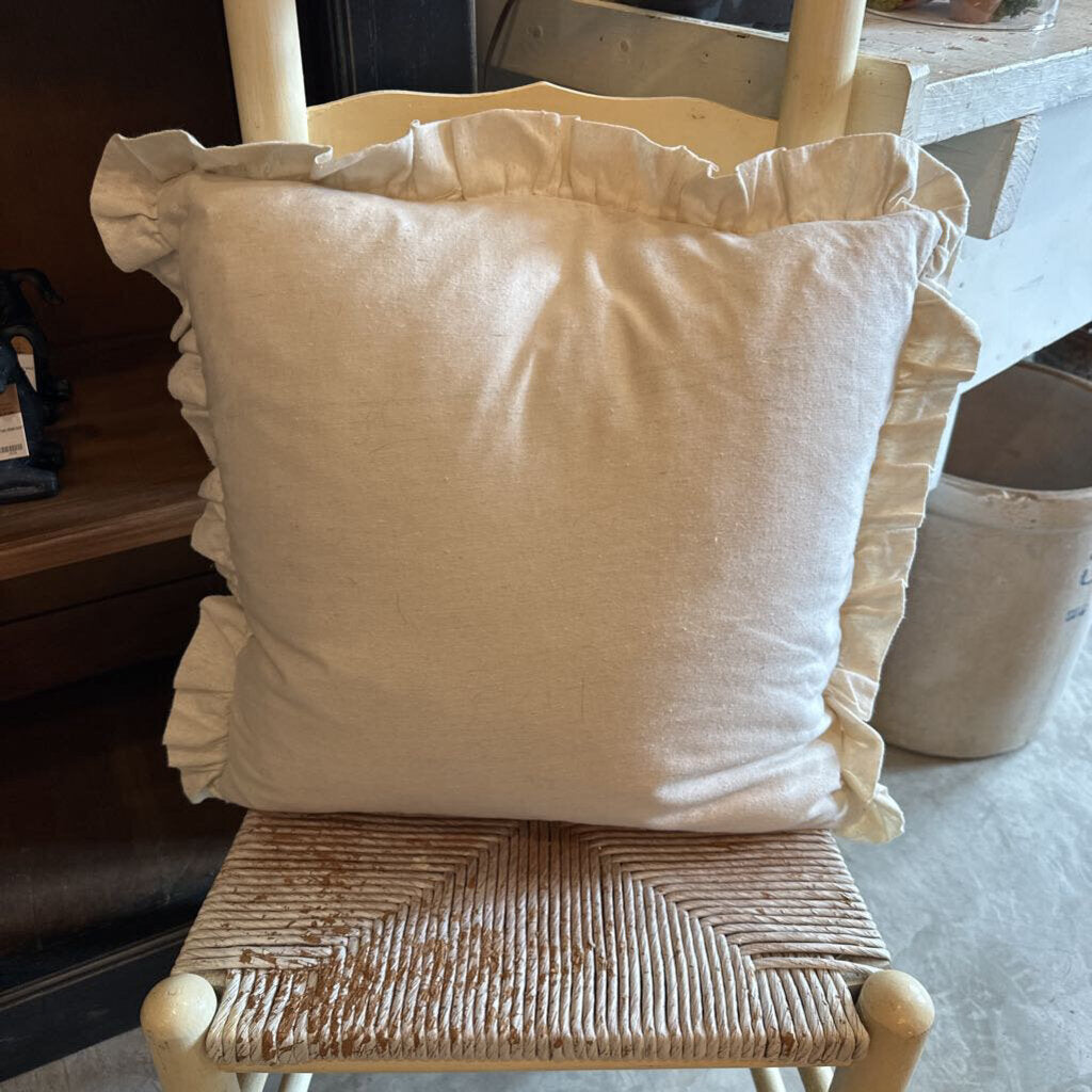 BASKET WEAVE PATTERN PILLOW WITH RUFFLE