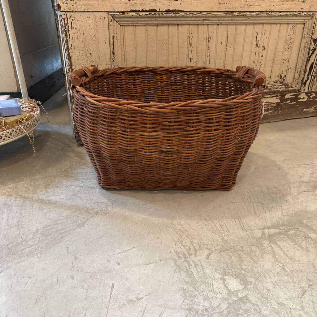 OVAL BASKET WITH HANDLES