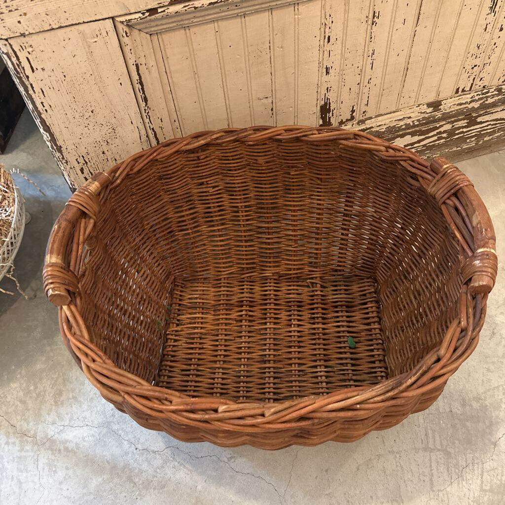 OVAL BASKET WITH HANDLES