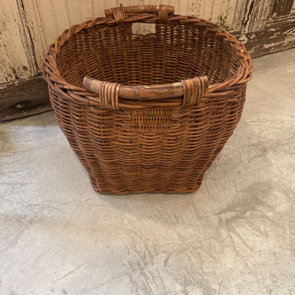 OVAL BASKET WITH HANDLES