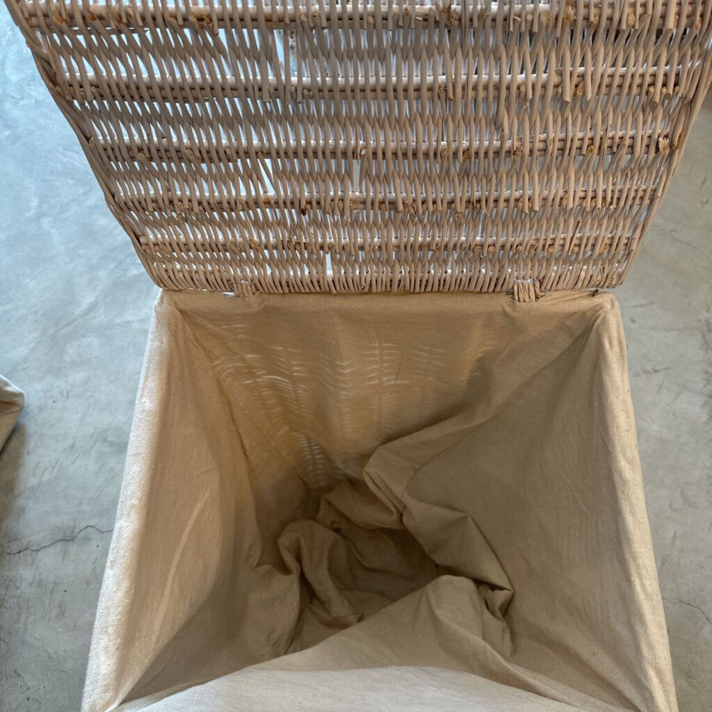 LINED WILLOW HAMPER