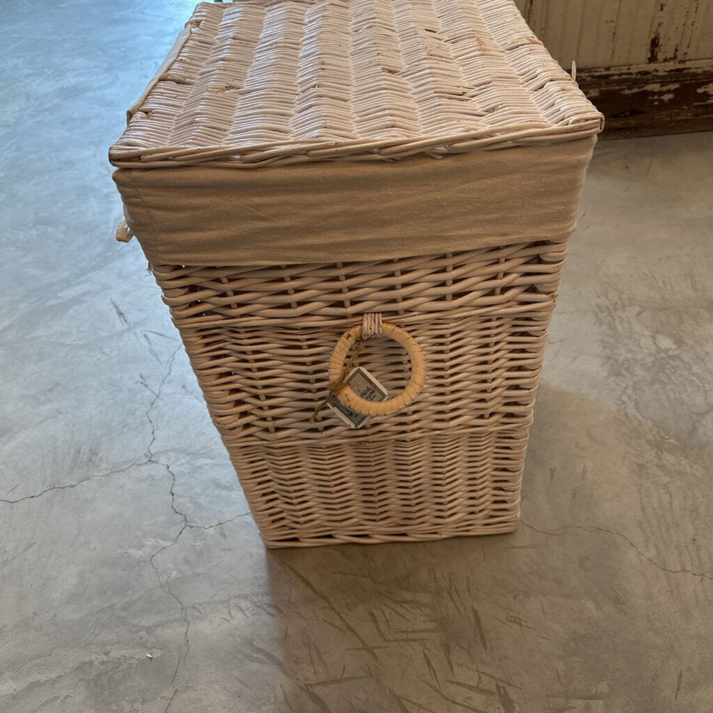 LINED WILLOW HAMPER