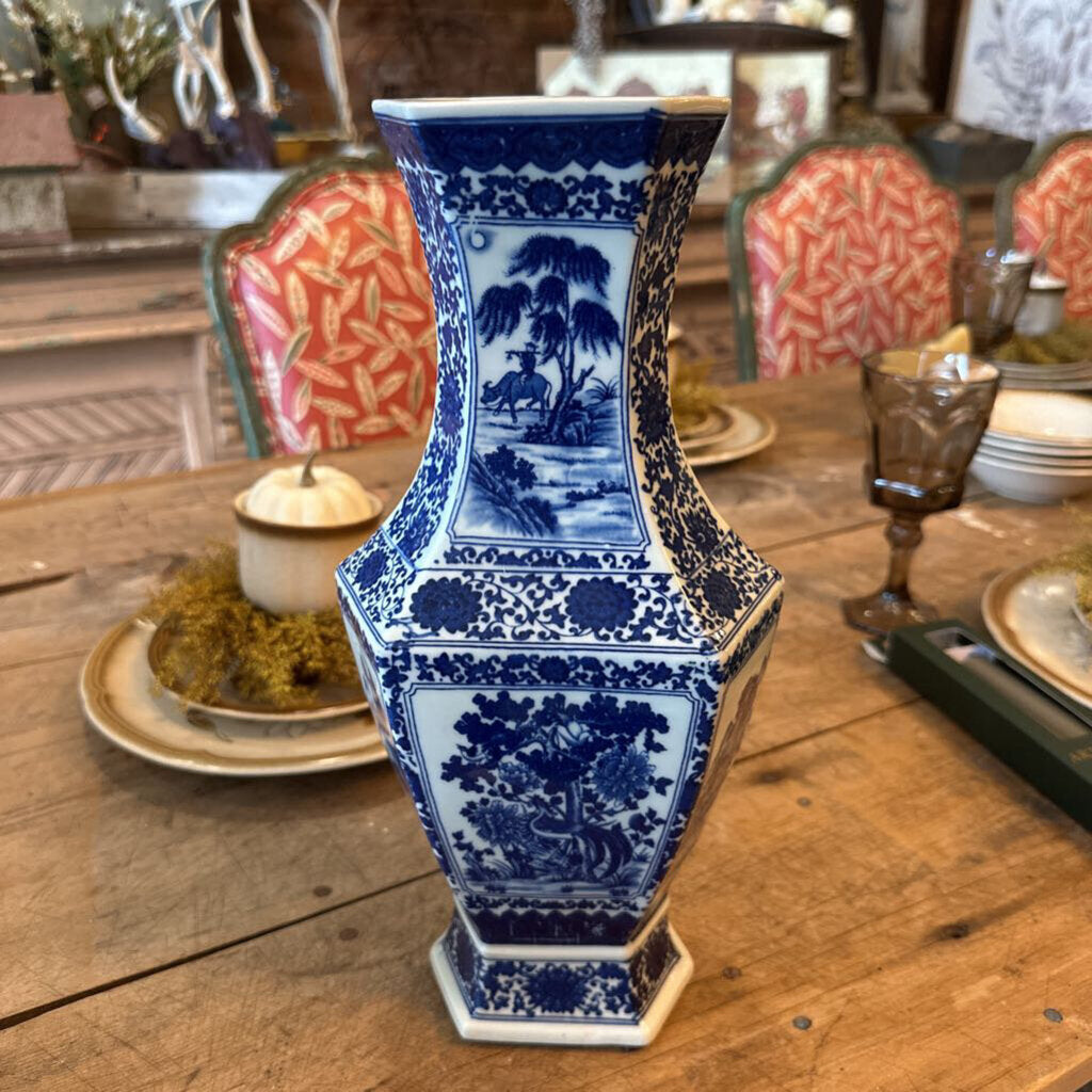 CHINESE VASE