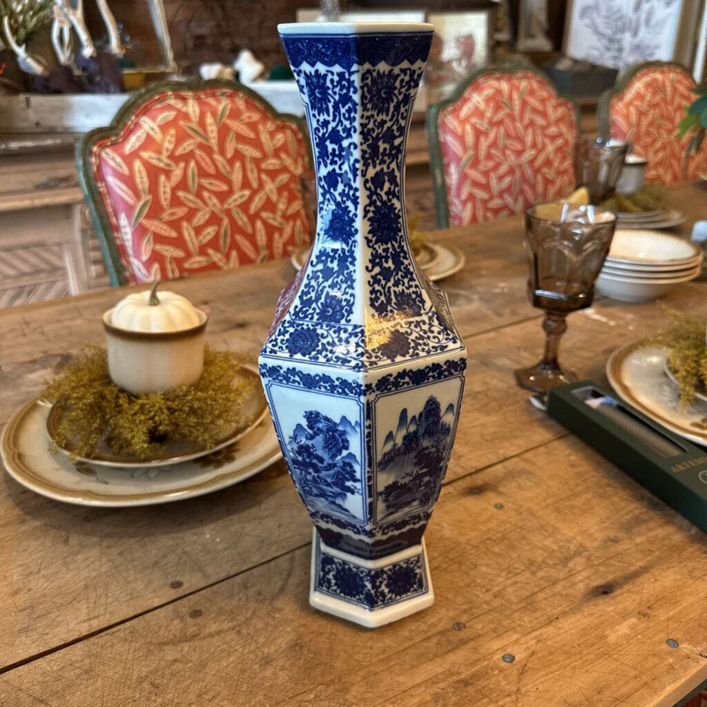 CHINESE VASE