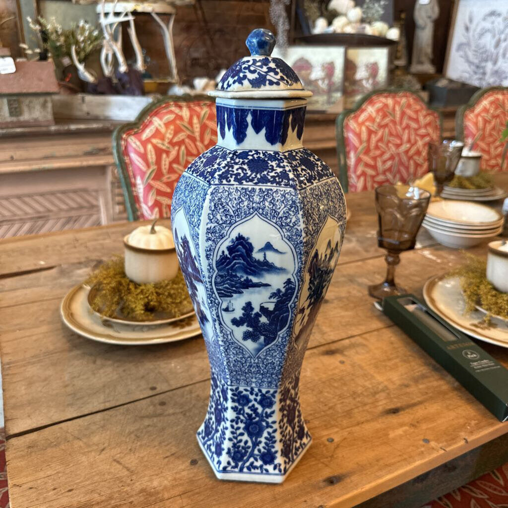 CHINESE VASE WITH LID