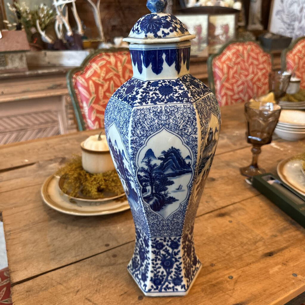 CHINESE VASE WITH LID