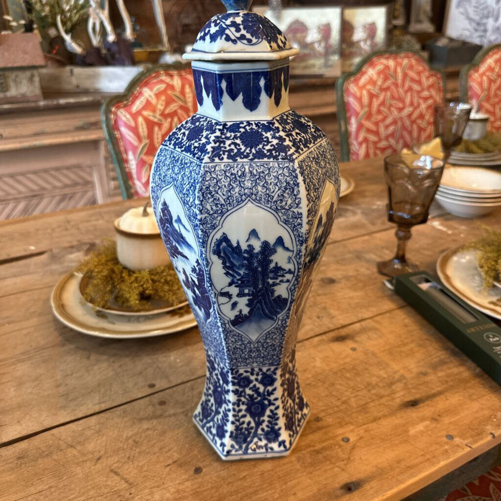 CHINESE VASE WITH LID
