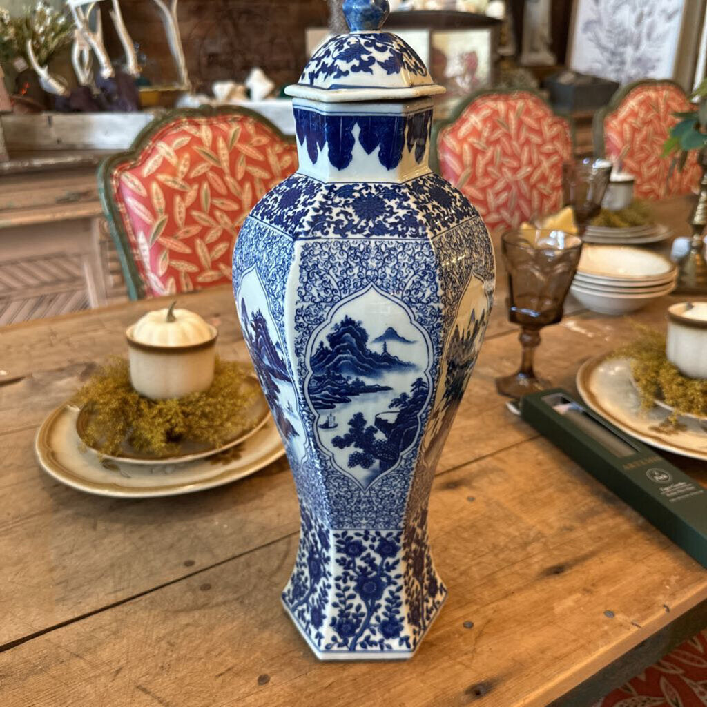 CHINESE VASE WITH LID