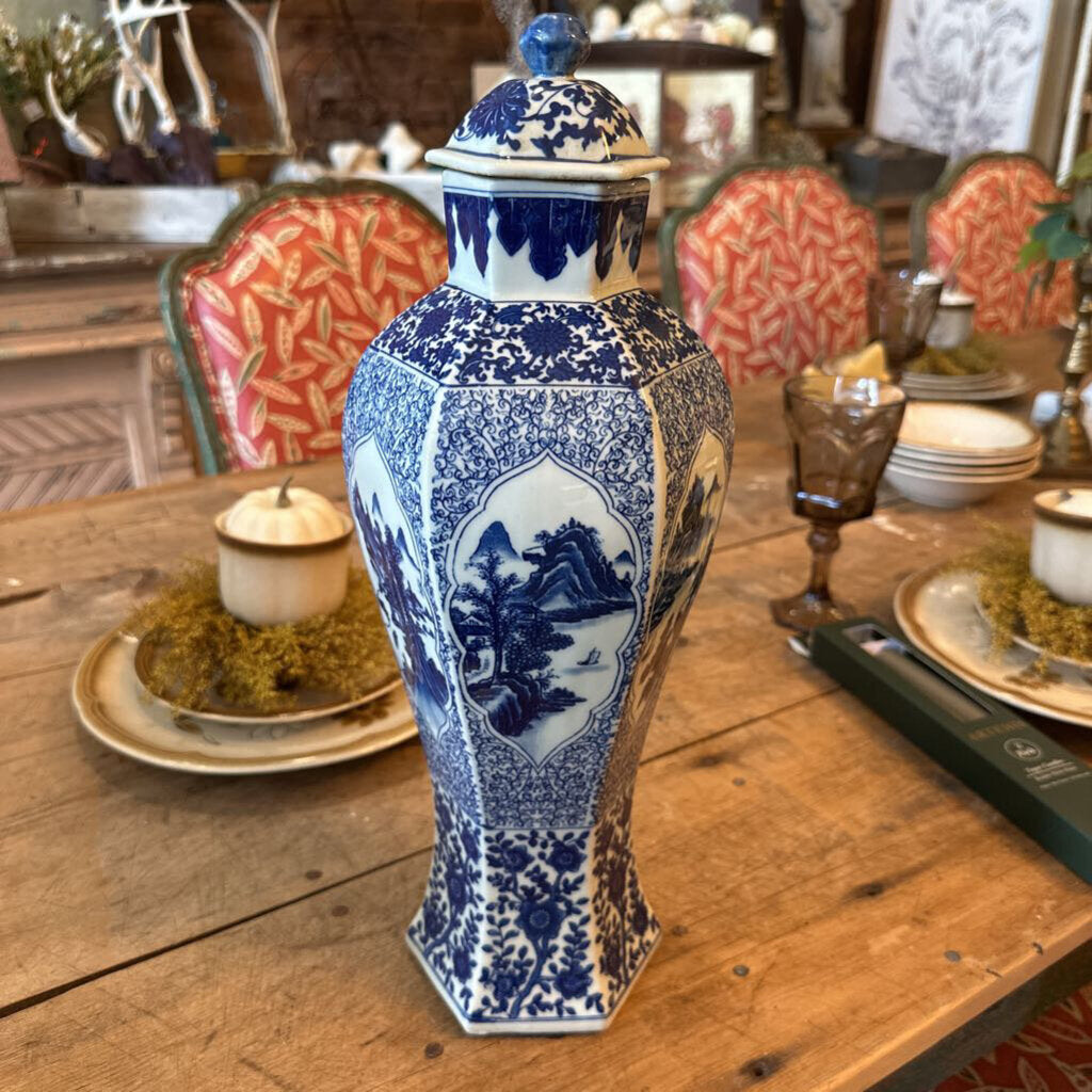 CHINESE VASE WITH LID