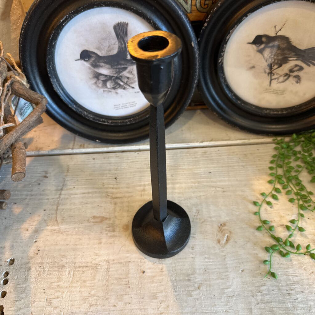 METAL TAPER STRAIGHT CANDLESTICK