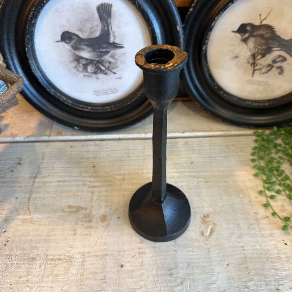 METAL TAPER STRAIGHT CANDLESTICK