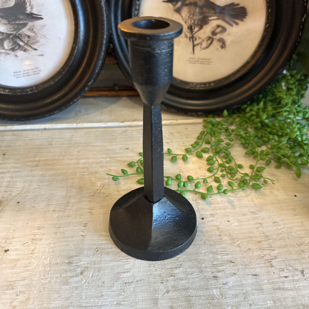 METAL TAPER STRAIGHT CANDLESTICK