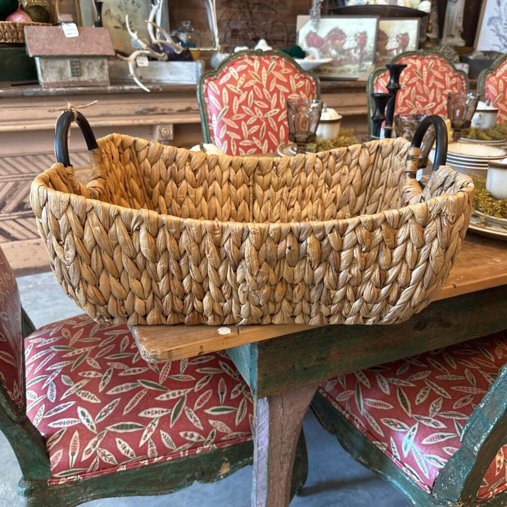 BASKET WITH WOODEN HANDLES