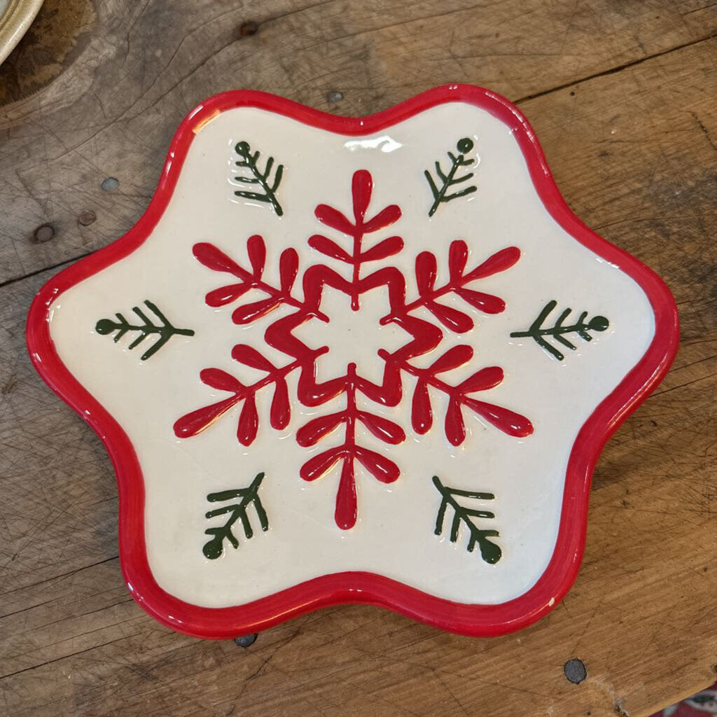 SNOWFLAKE SHAPED PLATE