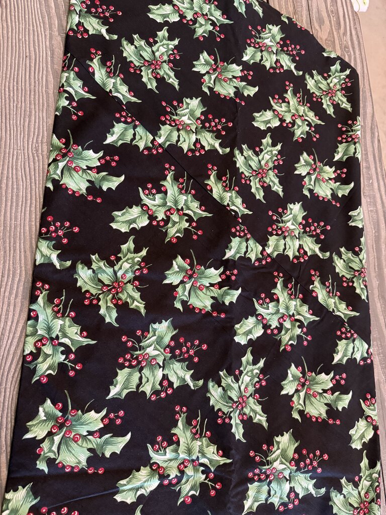 HOLLY BLACK TABLECLOTH ROUND 88"