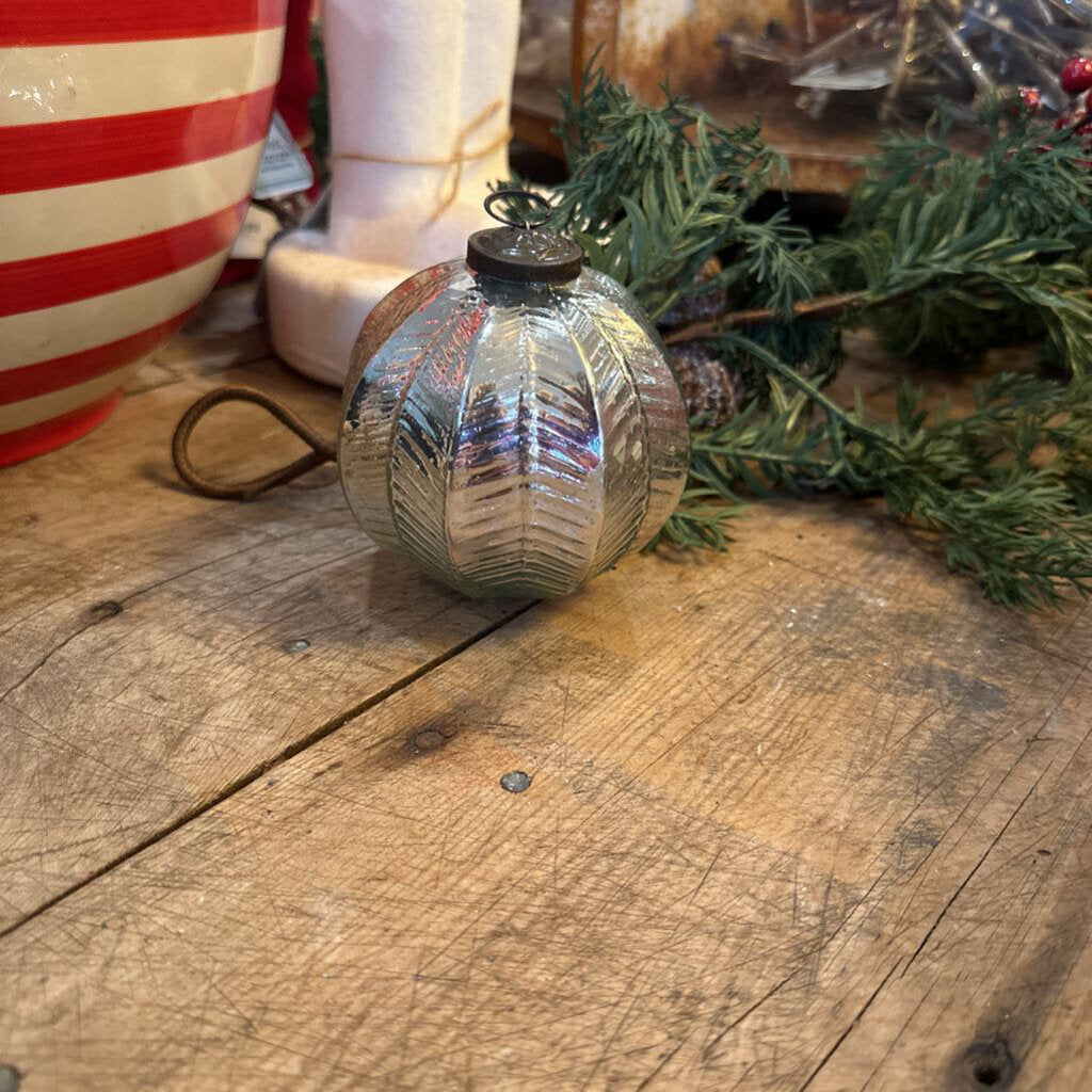 ROUND GLASS ORNAMENT