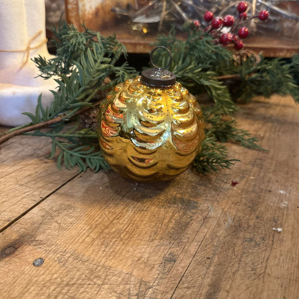 ROUND GLASS ORNAMENT