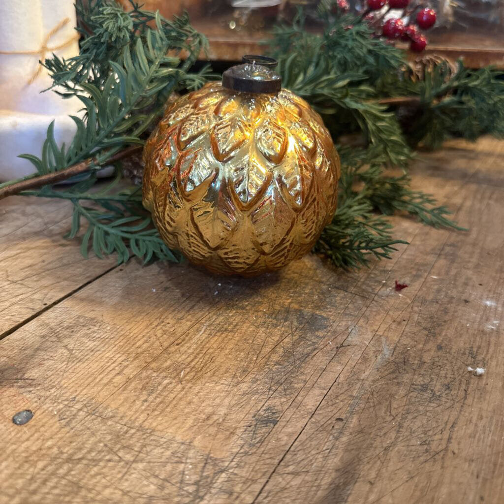 ROUND GLASS ORNAMENT