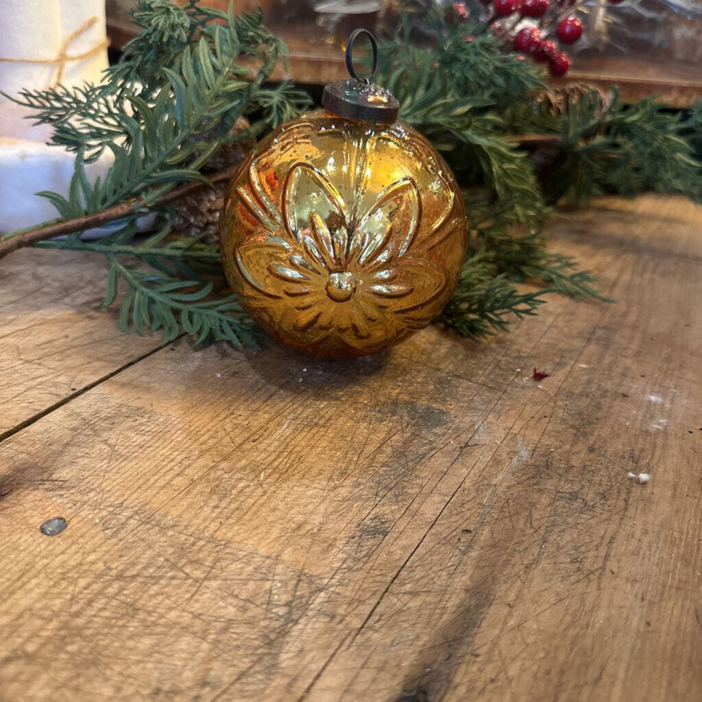 ROUND GLASS ORNAMENT