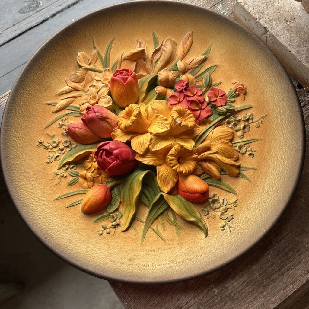 VINTAGE BOSSONS HAND PAINTED CHALKWARE WALL PLAQUE