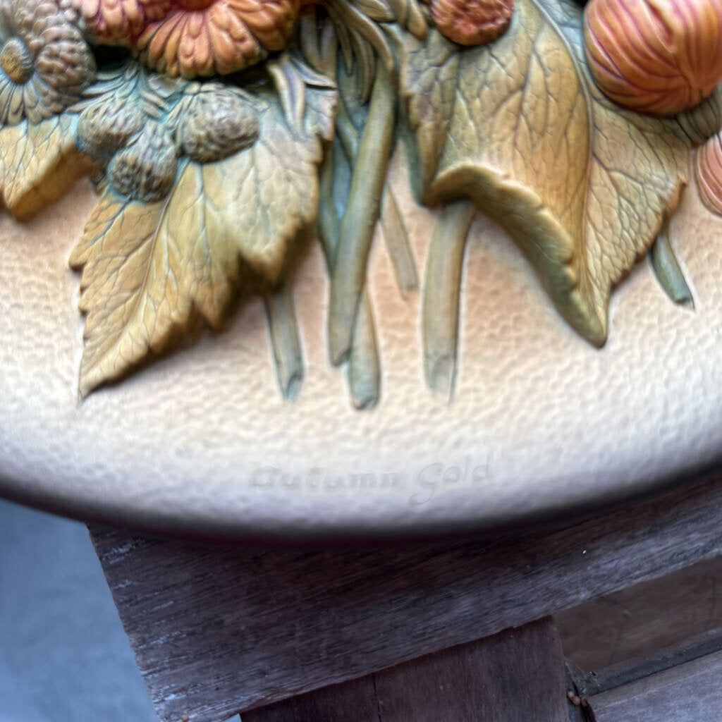 VINTAGE BOSSONS HAND PAINTED CHALKWARE WALL PLAQUE