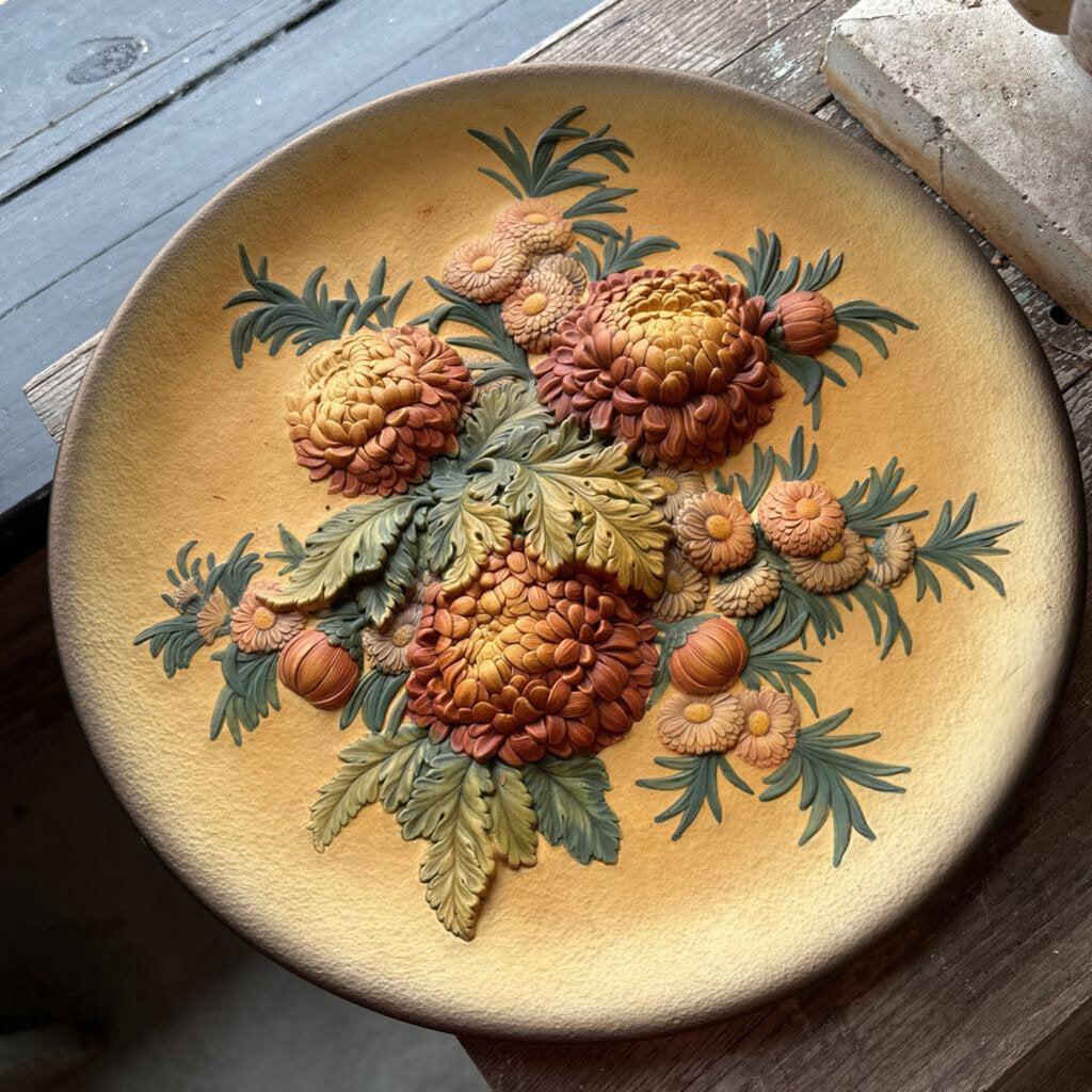 VINTAGE BOSSONS HAND PAINTED CHALKWARE WALL PLAQUE