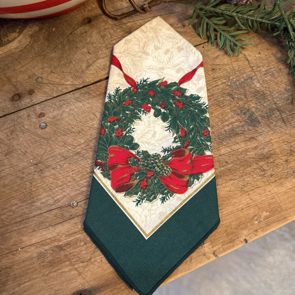CLOTH CHRISTMAS WREATH NAPKINS