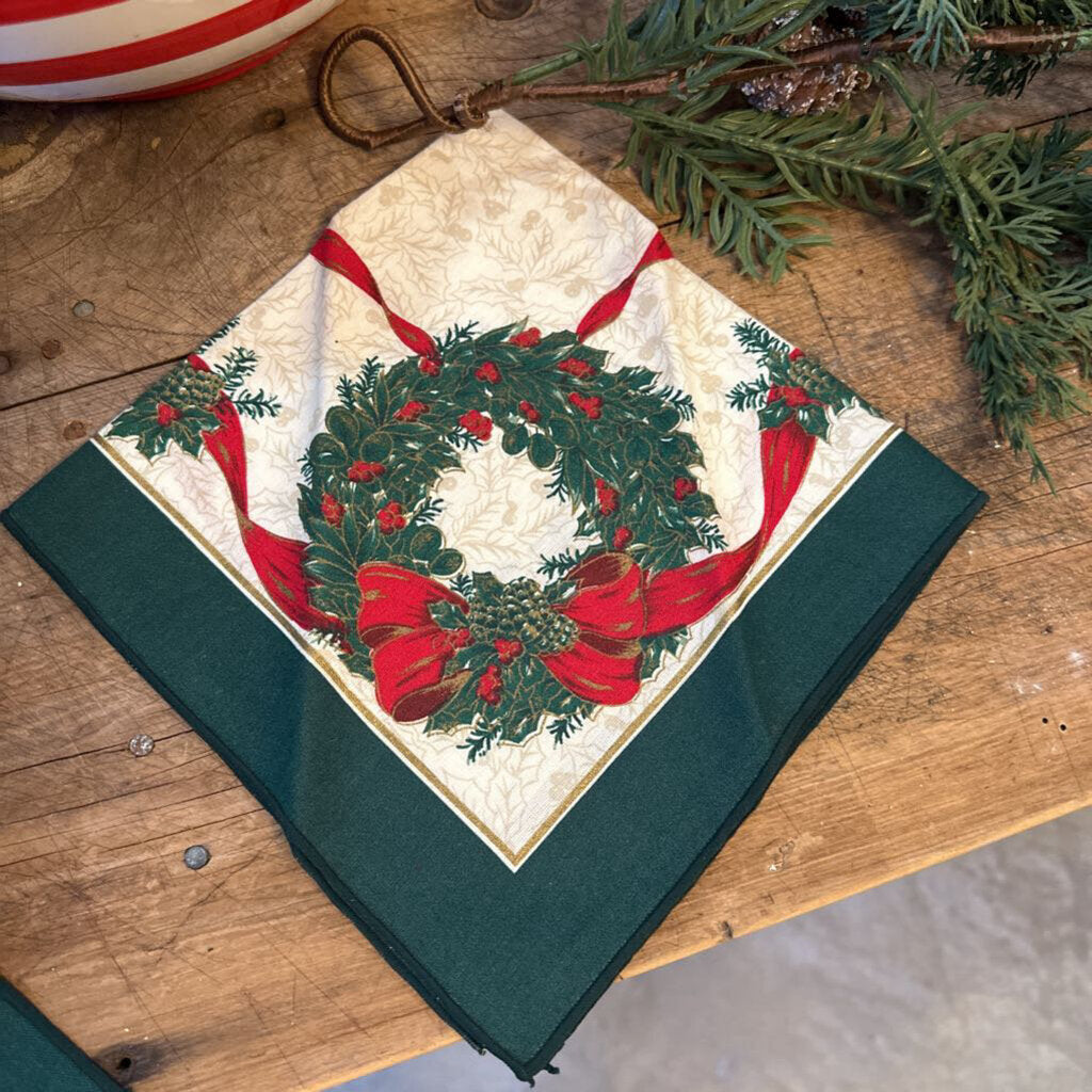 CLOTH CHRISTMAS WREATH NAPKINS