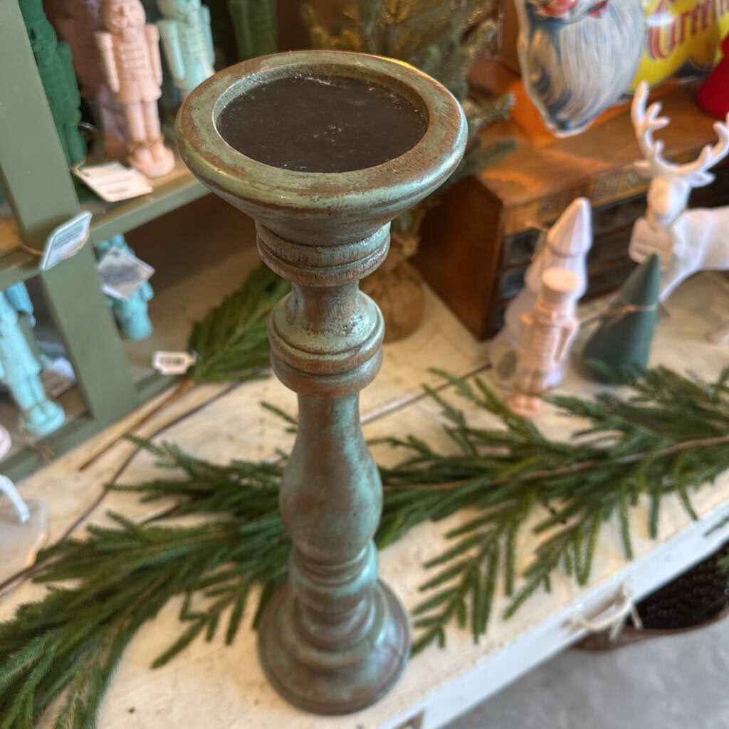AGED PILLAR HOLDER