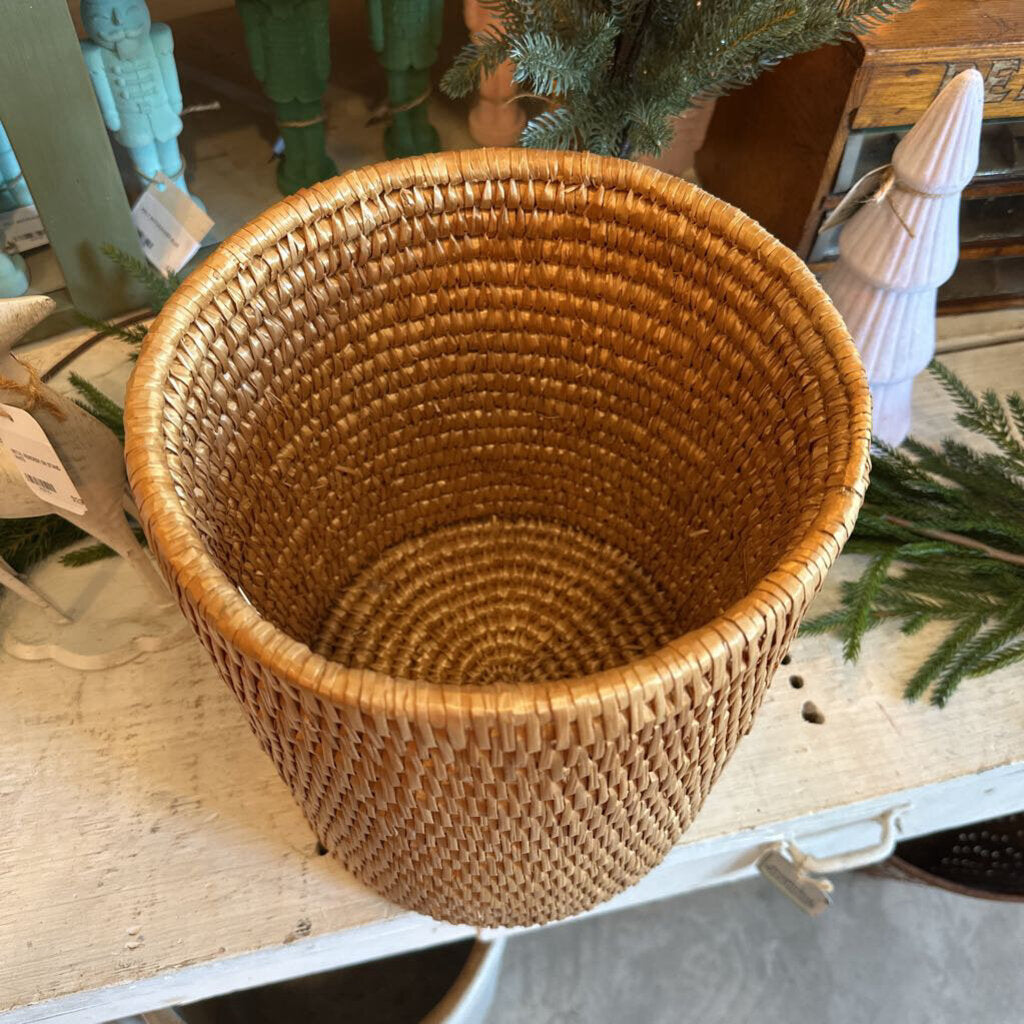 WOVEN TRASH CAN