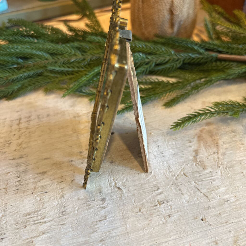 VINTAGE FILIGREE METAL PICTURE FRAME