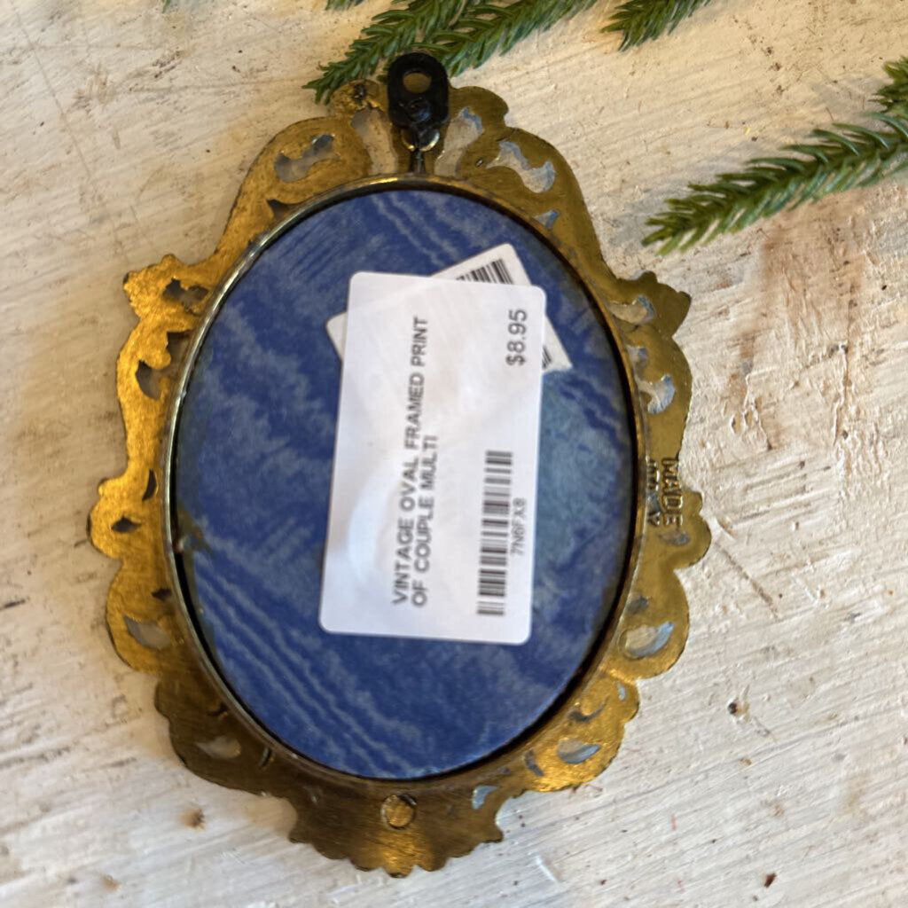 VINTAGE OVAL FRAMED PRINT OF COUPLE