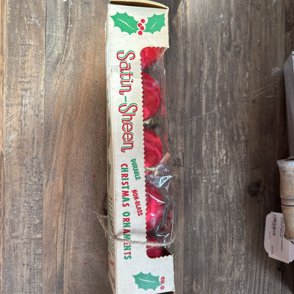 SATIN-SHEEN ORNAMENTS IN BOX