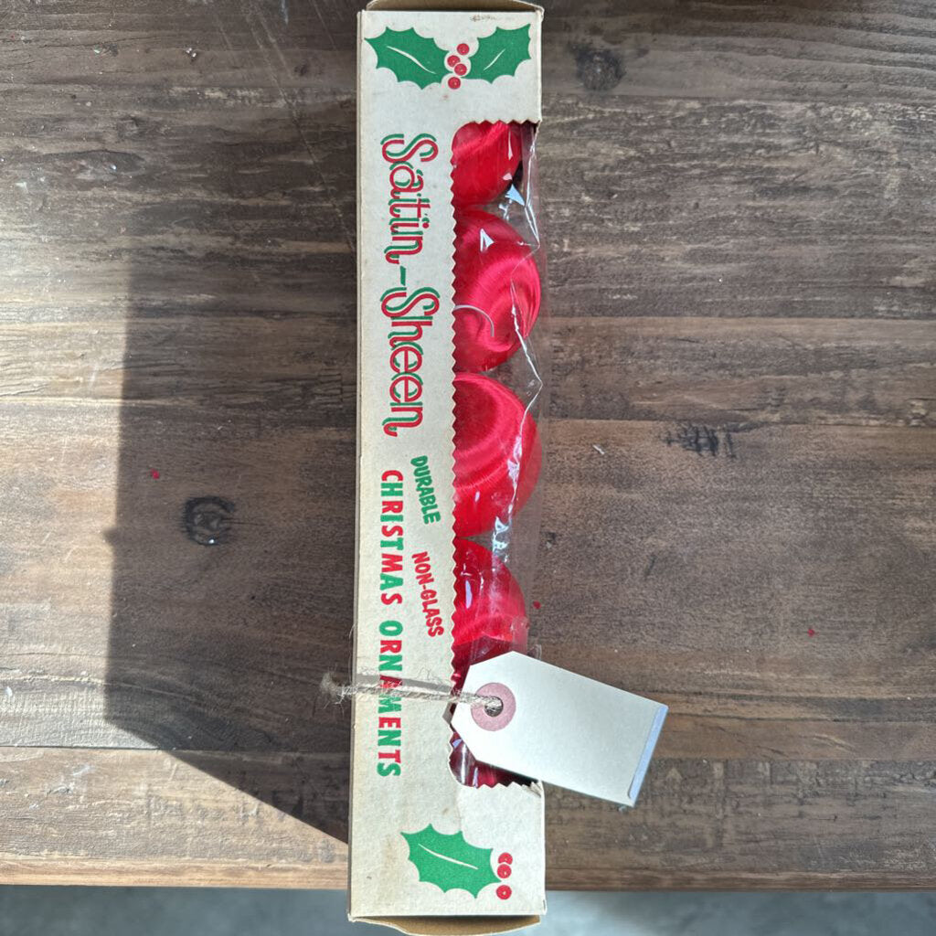 SATIN-SHEEN ORNAMENTS IN BOX