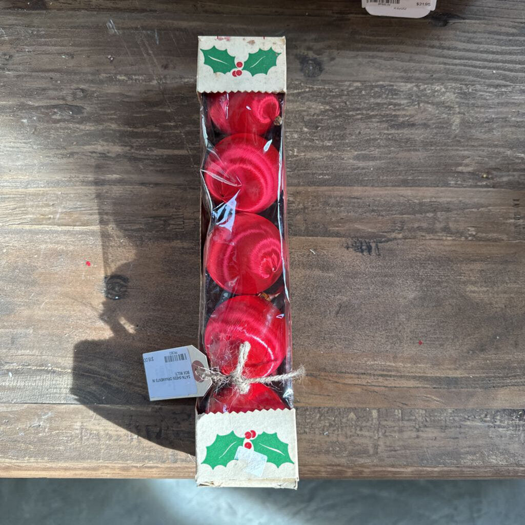 SATIN-SHEEN ORNAMENTS IN BOX