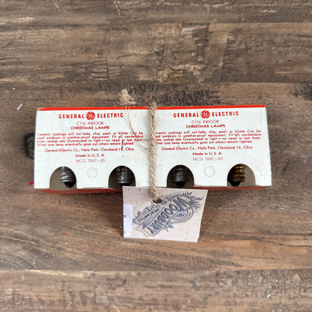 VINTAGE GE BULBS IN BOX