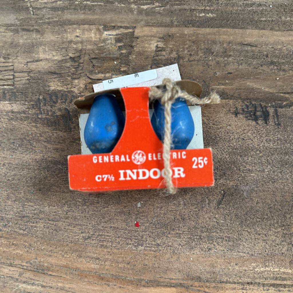 VINTAGE GE BULBS IN BOX