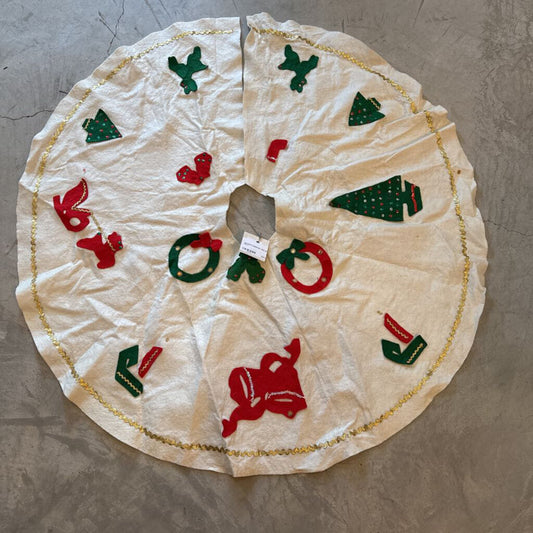 VINTAGE HANDMADE TREE SKIRT