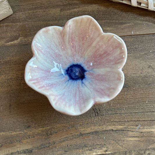 STONEWARE FLOWER SHAPED BOWL