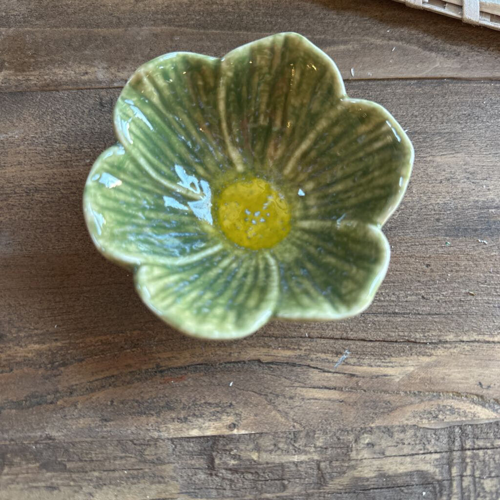 STONEWARE FLOWER SHAPED BOWL