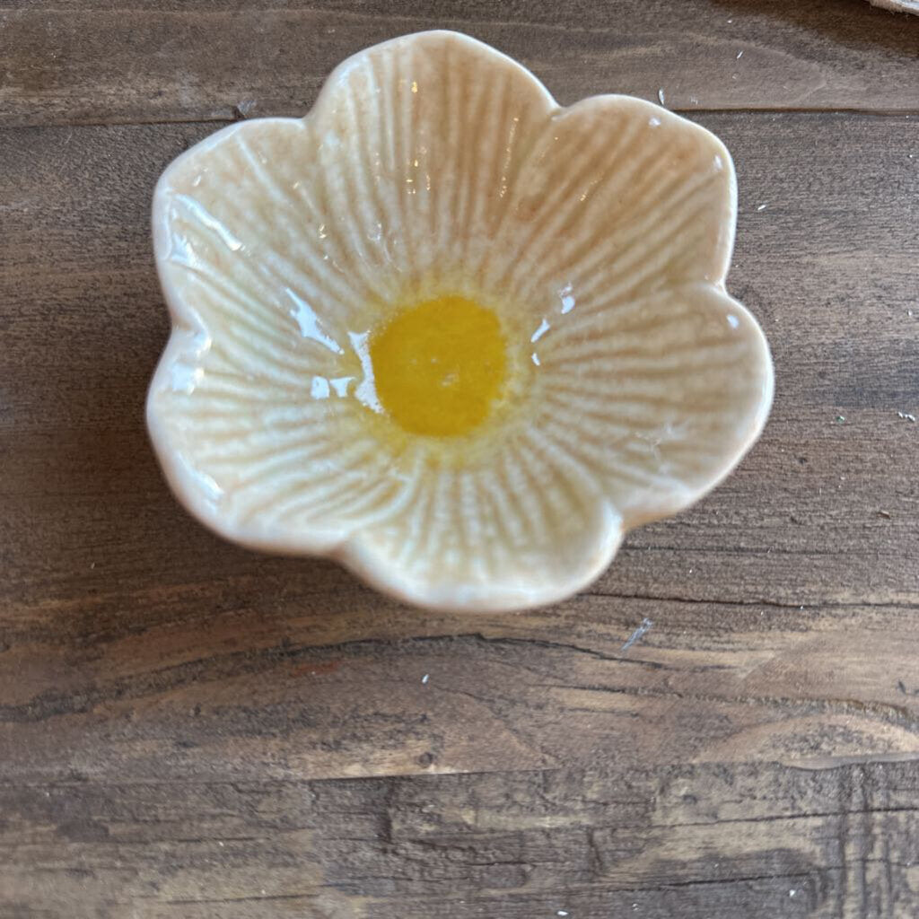 STONEWARE FLOWER SHAPED BOWL
