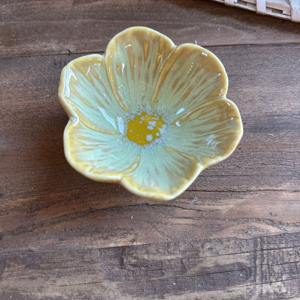 STONEWARE FLOWER SHAPED BOWL