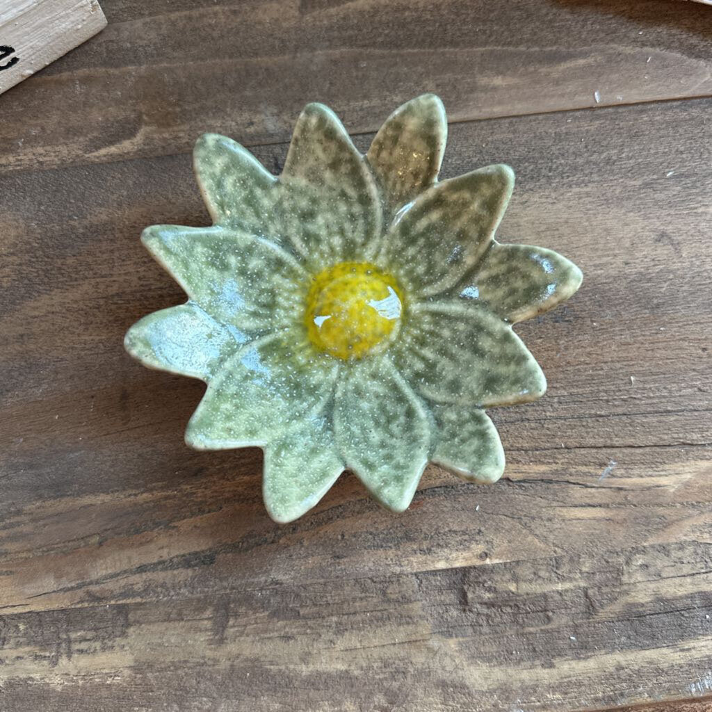 STONEWARE FLOWER SHAPED DISH