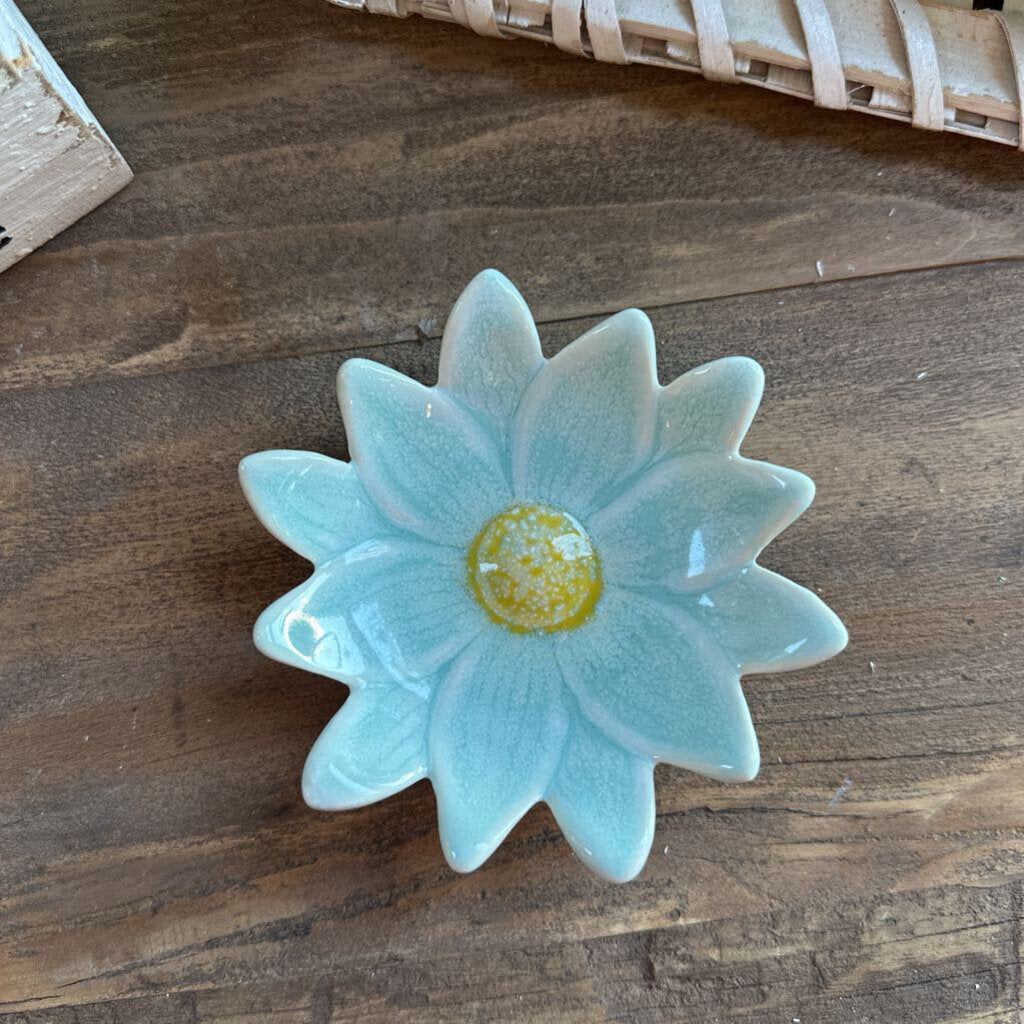 STONEWARE FLOWER SHAPED DISH