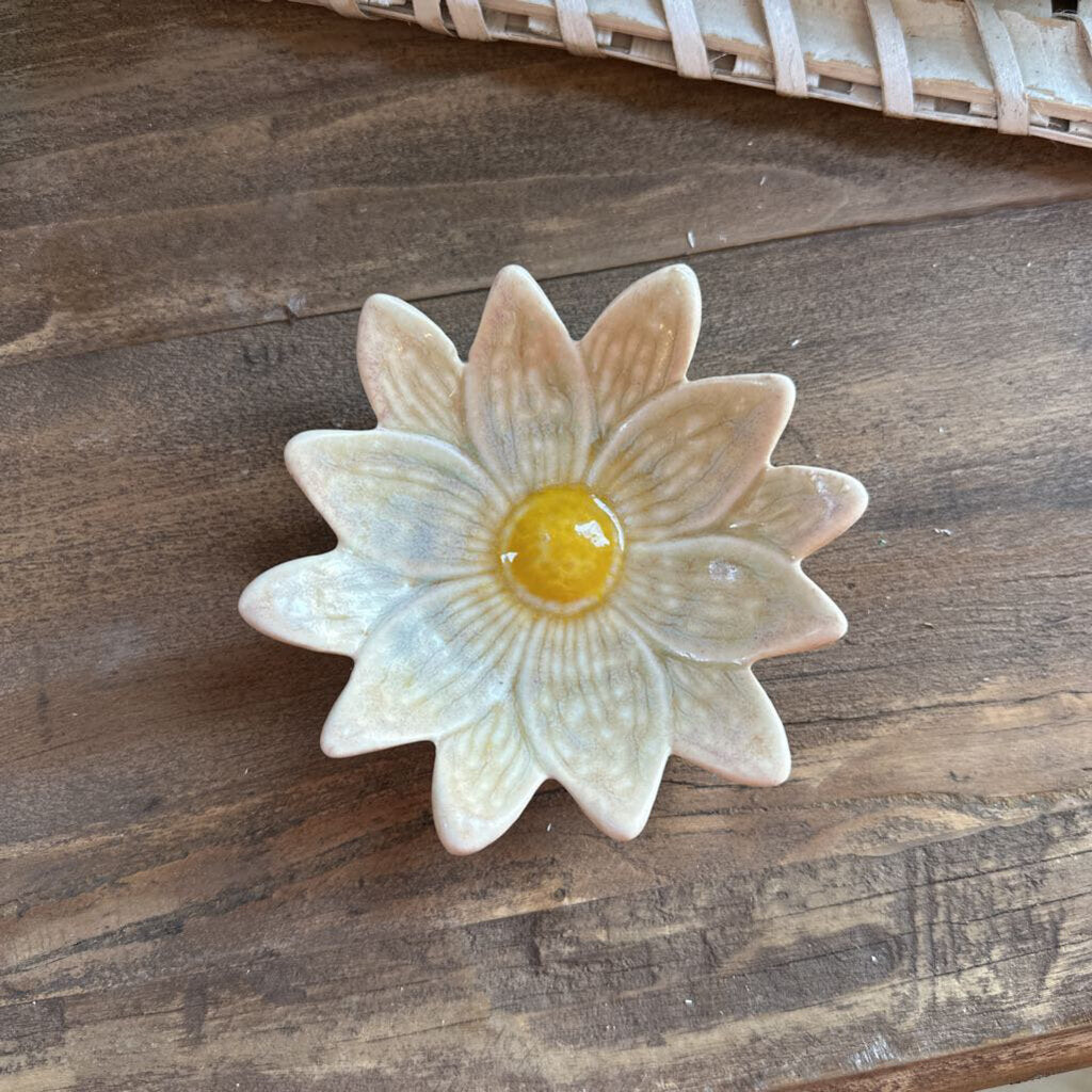 STONEWARE FLOWER SHAPED DISH