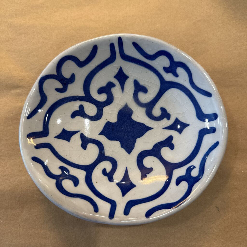 HAND PAINTED STONEWARE FOOTED DISH